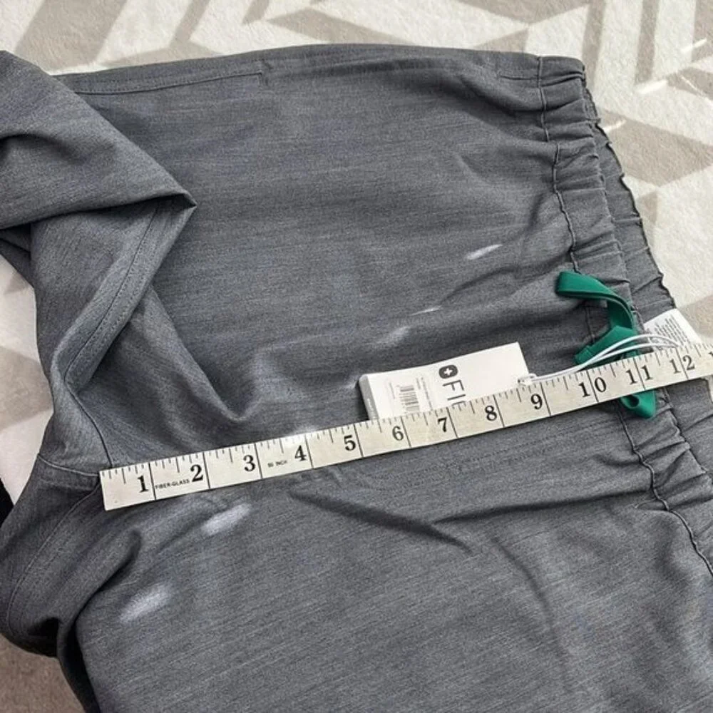 FIGS NWT Pisco Basic Scrub Pants Graphite‎ size large
